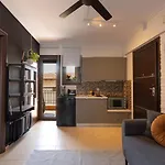 Upper - Easy Parking - Explore The Center On Foot - Modern Ano Poli *