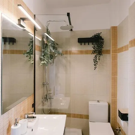 Upper - Easy Parking - Explore The Center On Foot شقة